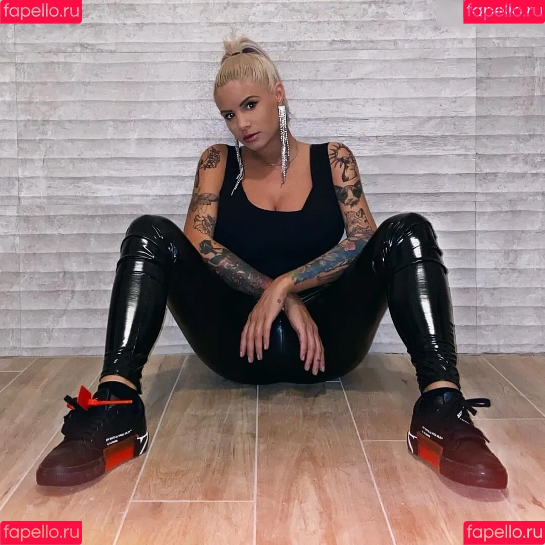 Viktória Metzker Onlyfans Photo Gallery 