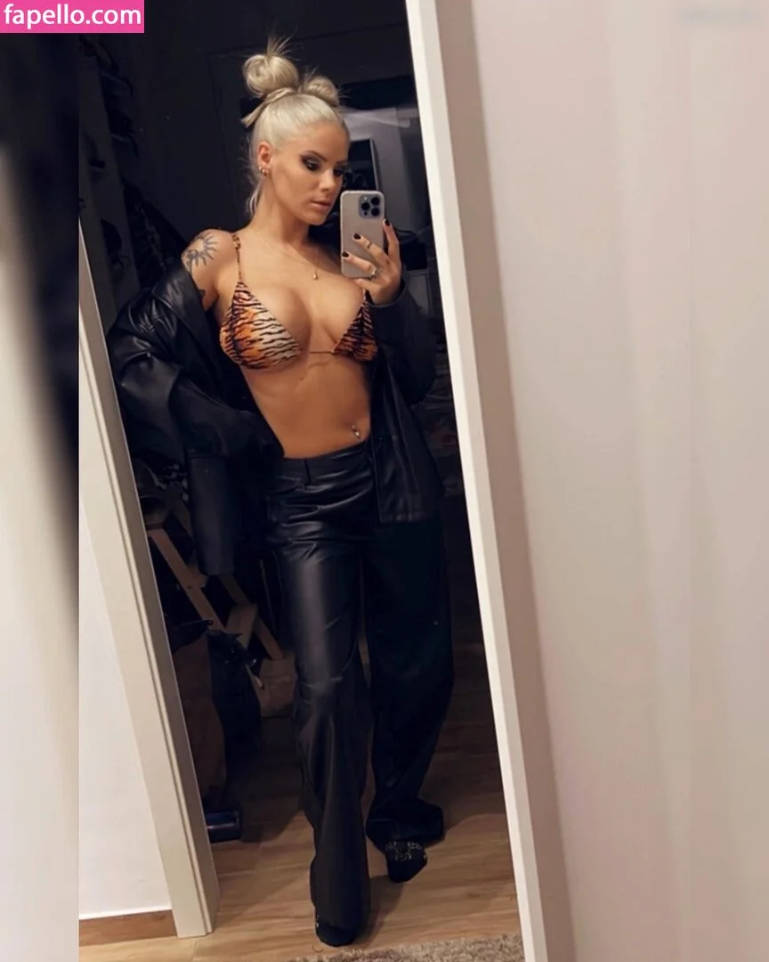 Viktória Metzker Onlyfans Photo Gallery 