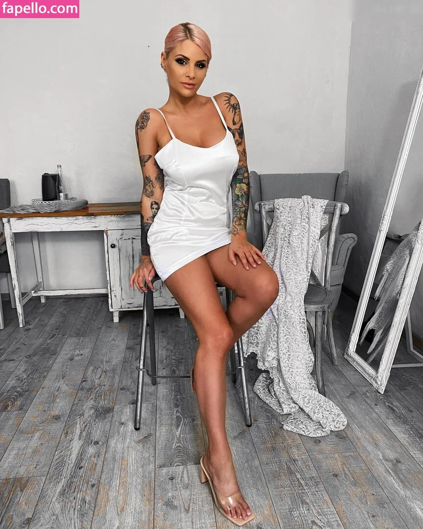 Viktória Metzker Onlyfans Photo Gallery 