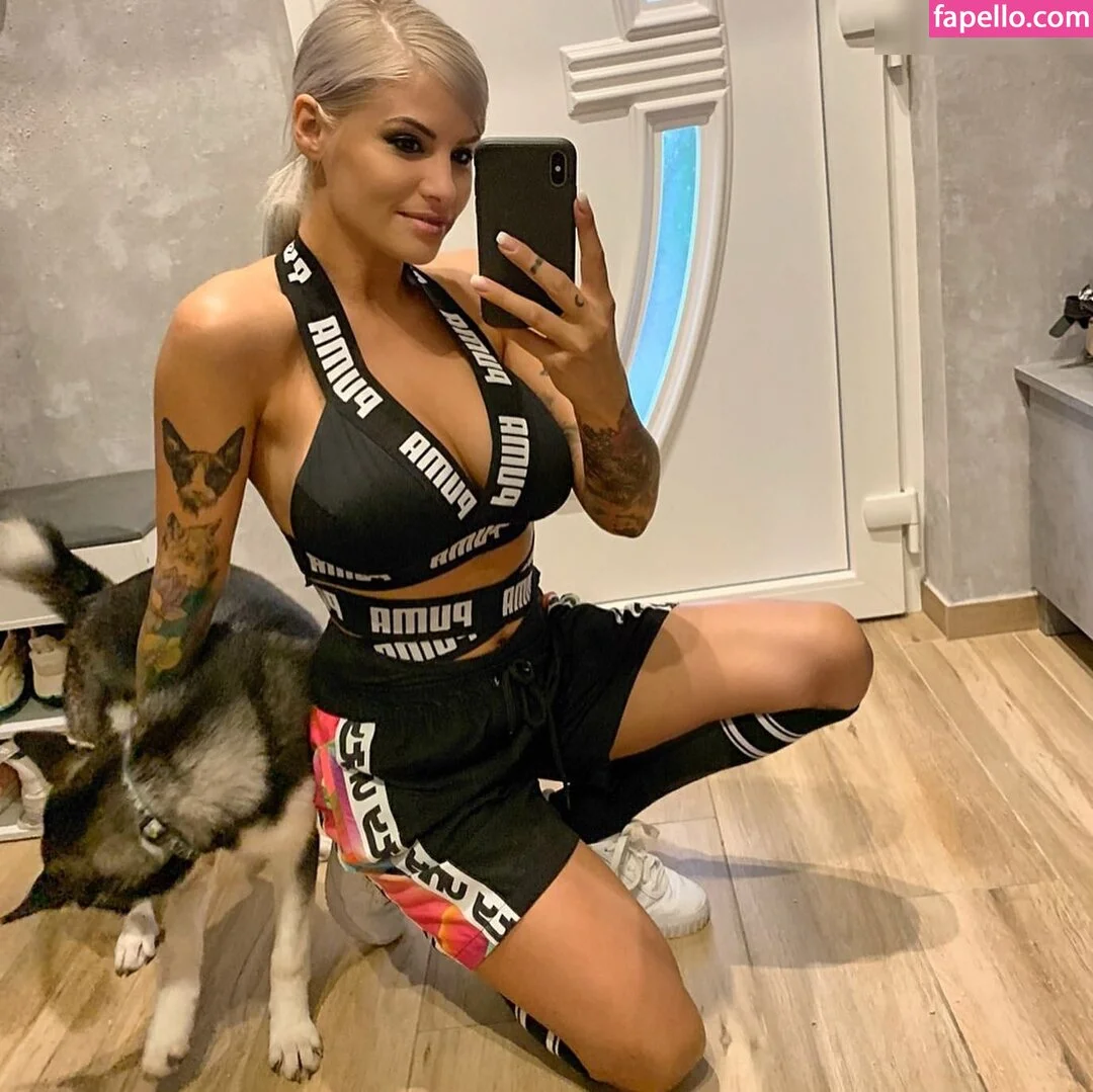 Viktória Metzker Onlyfans Photo Gallery 