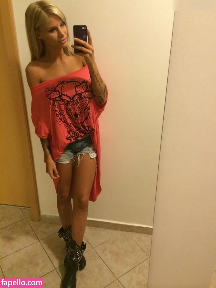 Viktória Metzker Onlyfans Photo Gallery 