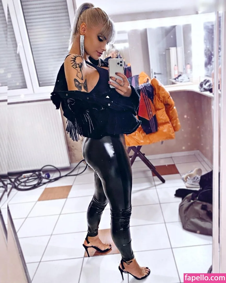 Viktória Metzker Onlyfans Photo Gallery 