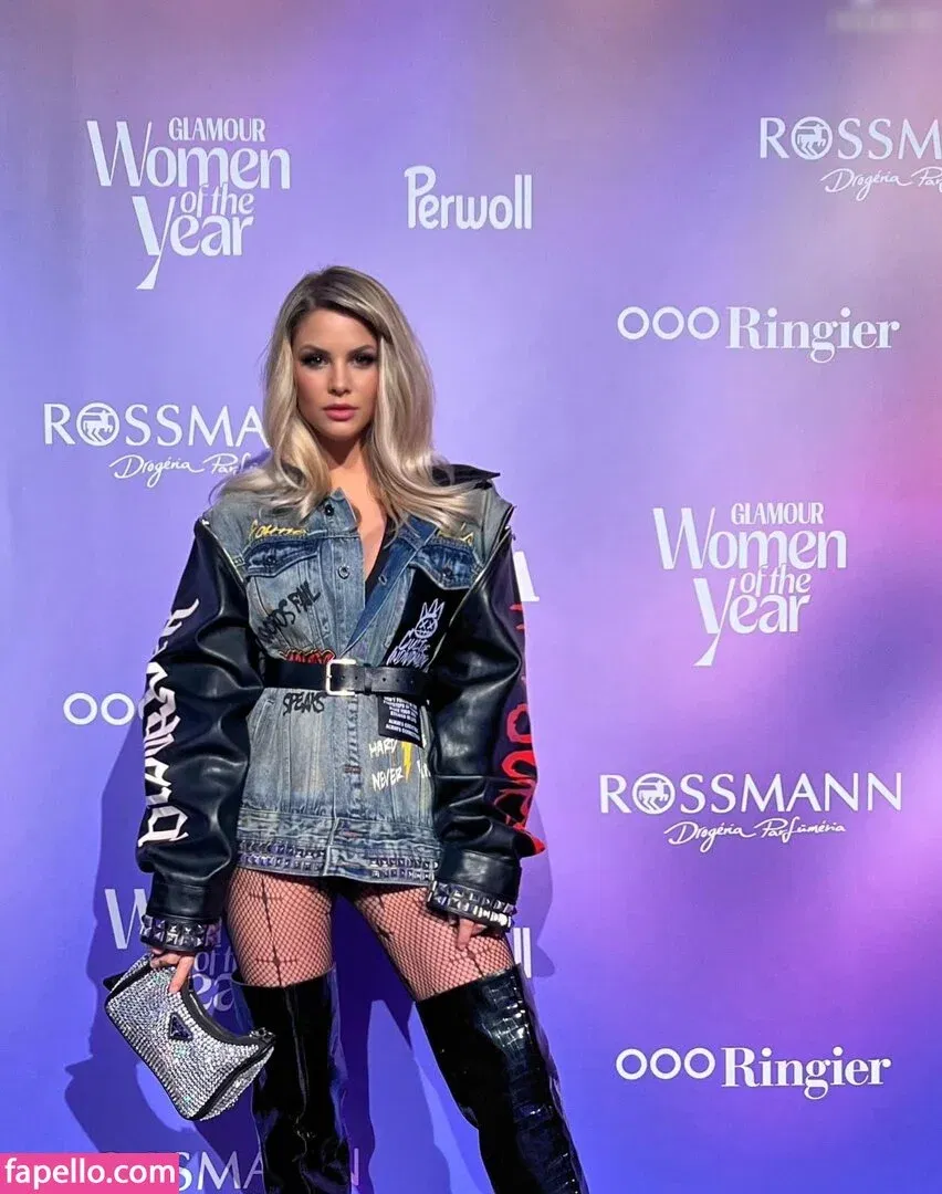 Viktória Metzker Onlyfans Photo Gallery 