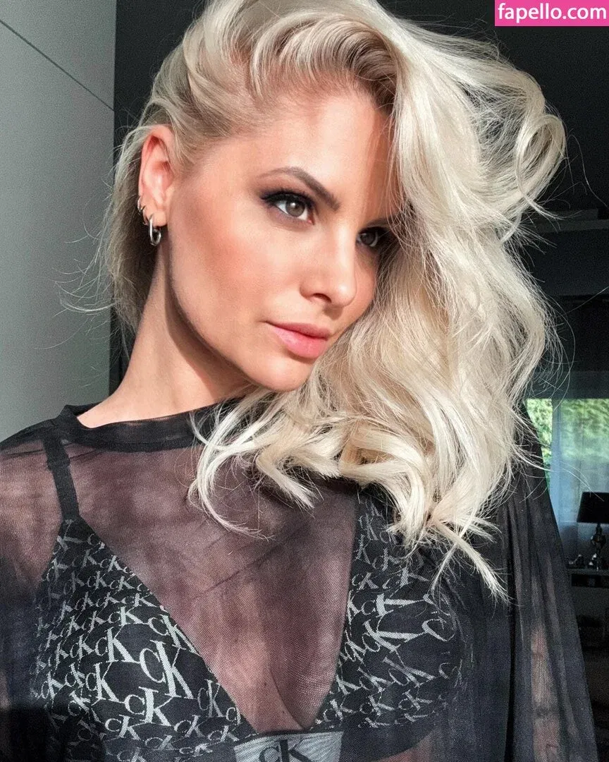 Viktória Metzker Onlyfans Photo Gallery 