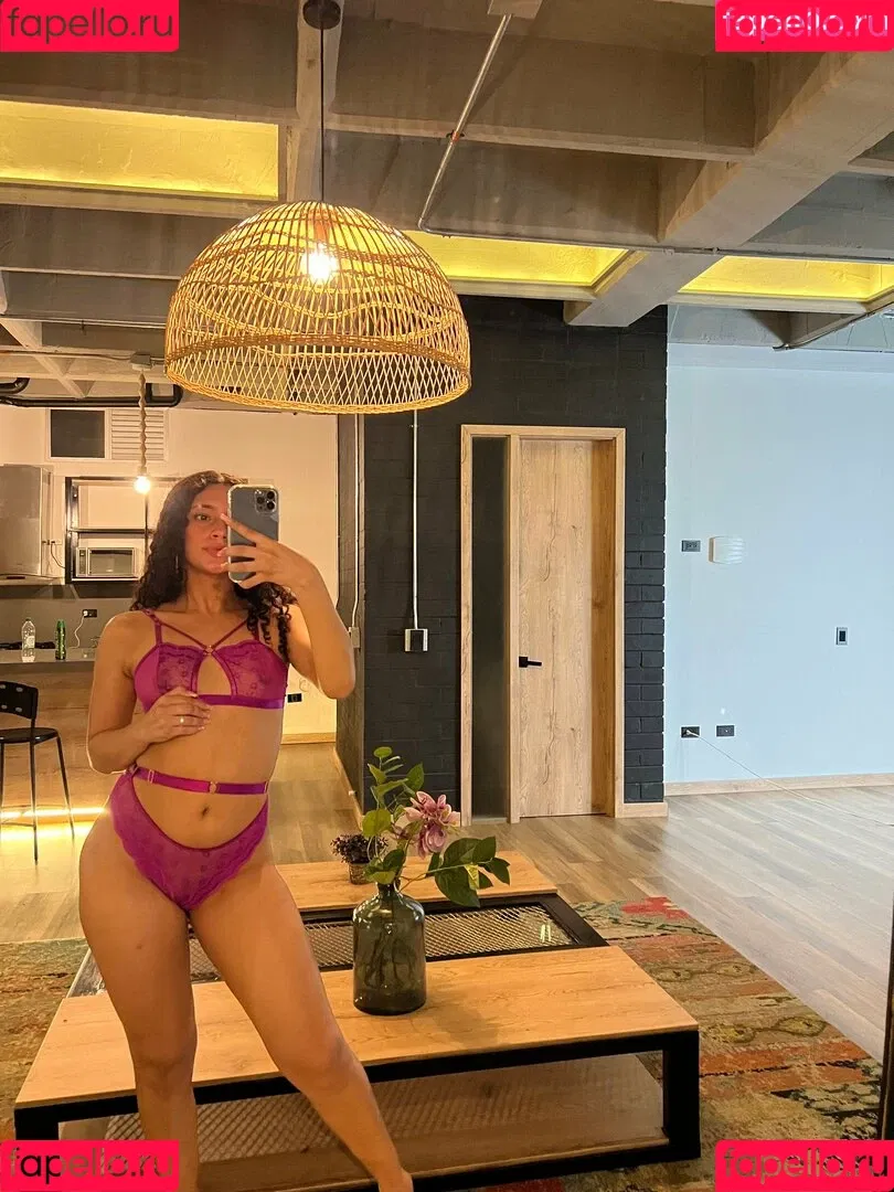curlykarol Onlyfans Photo Gallery 