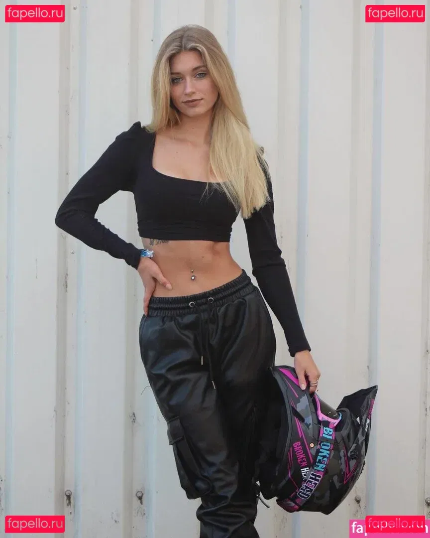 xh.elen.ax2 / Helena Onlyfans Photo Gallery 