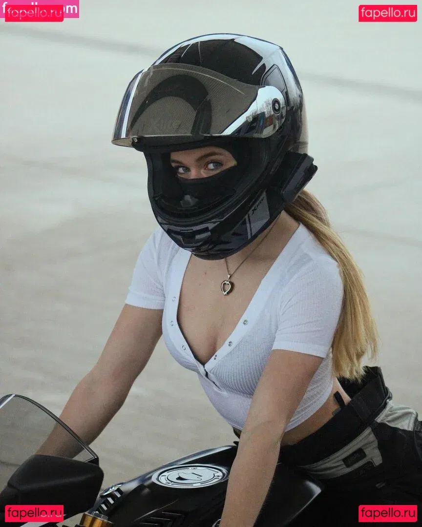 xh.elen.ax2 / Helena Onlyfans Photo Gallery 