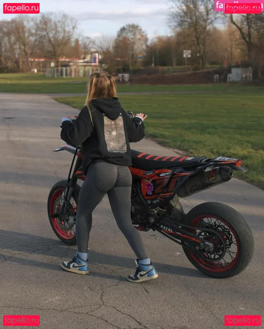 xh.elen.ax2 / Helena Onlyfans Photo Gallery 