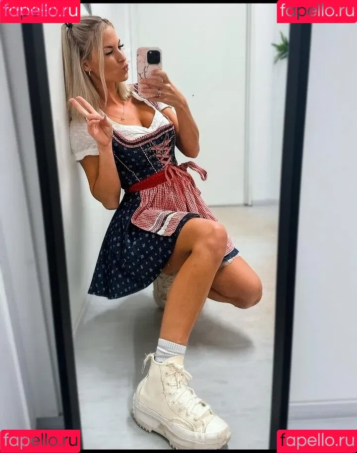 Isi Glück Onlyfans Photo Gallery 