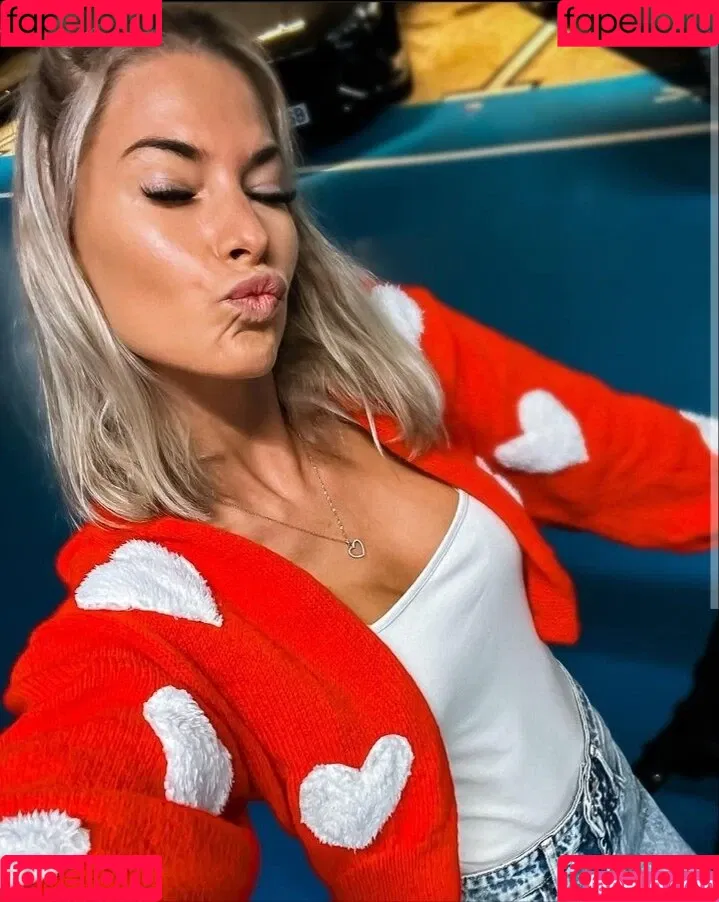 Isi Glück Onlyfans Photo Gallery 
