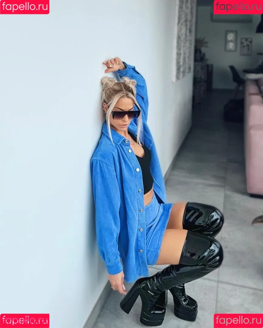 Isi Glück Onlyfans Photo Gallery 