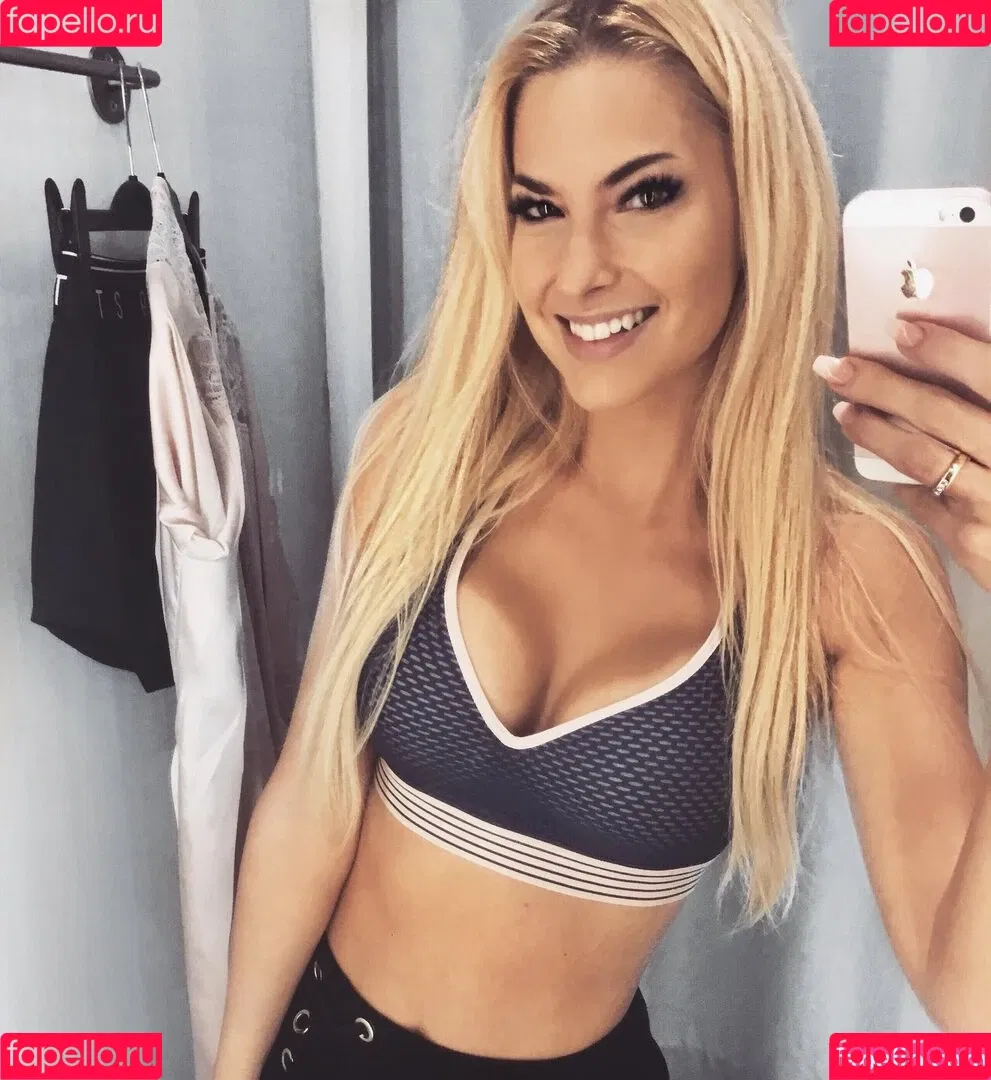 Isi Glück Onlyfans Photo Gallery 