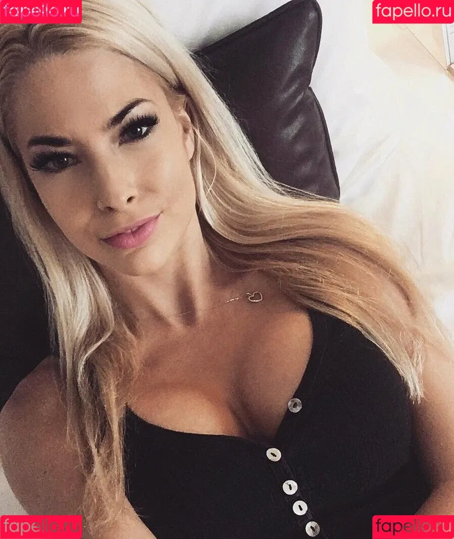 Isi Glück Onlyfans Photo Gallery 