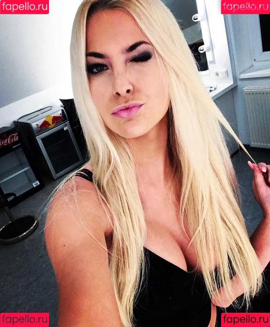 Isi Glück Onlyfans Photo Gallery 