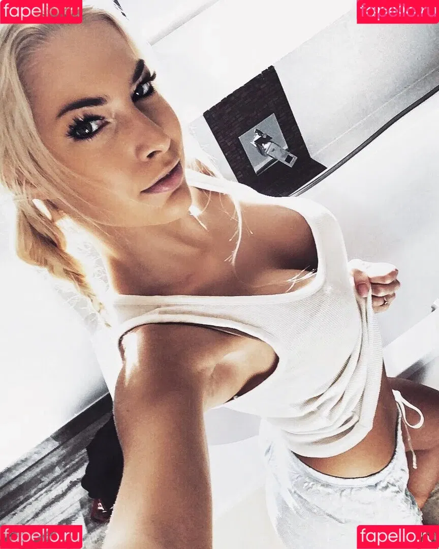 Isi Glück Onlyfans Photo Gallery 
