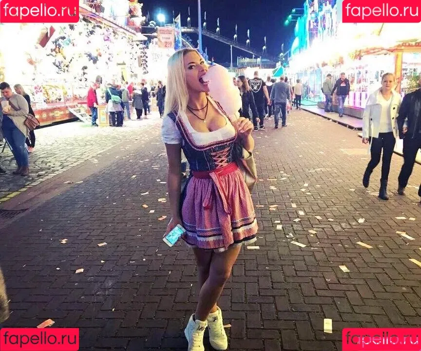 Isi Glück Onlyfans Photo Gallery 