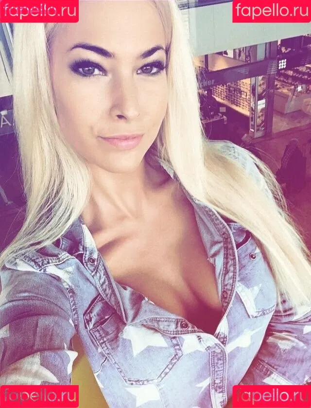 Isi Glück Onlyfans Photo Gallery 