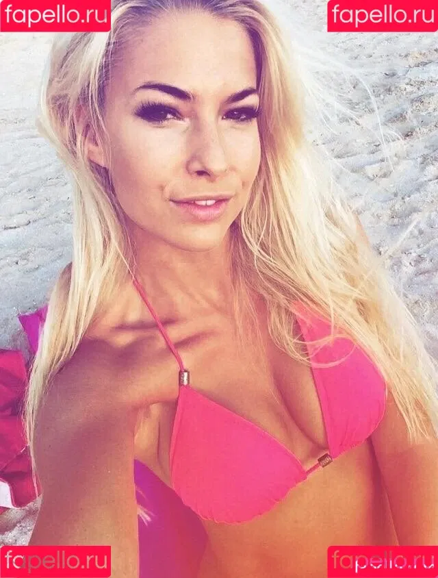 Isi Glück Onlyfans Photo Gallery 