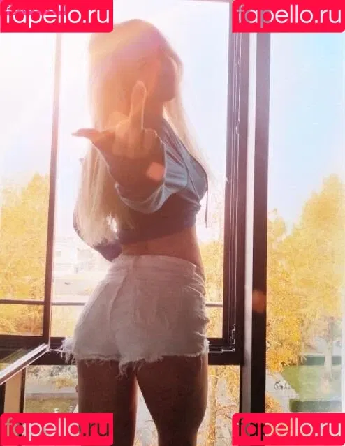 Isi Glück Onlyfans Photo Gallery 