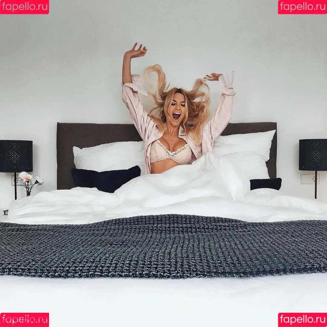 Isi Glück Onlyfans Photo Gallery 