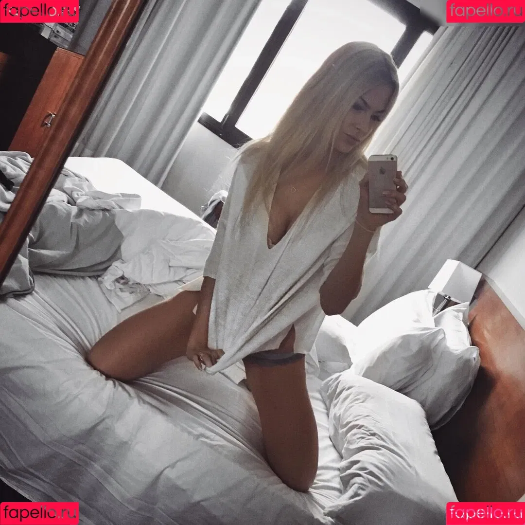 Isi Glück Onlyfans Photo Gallery 