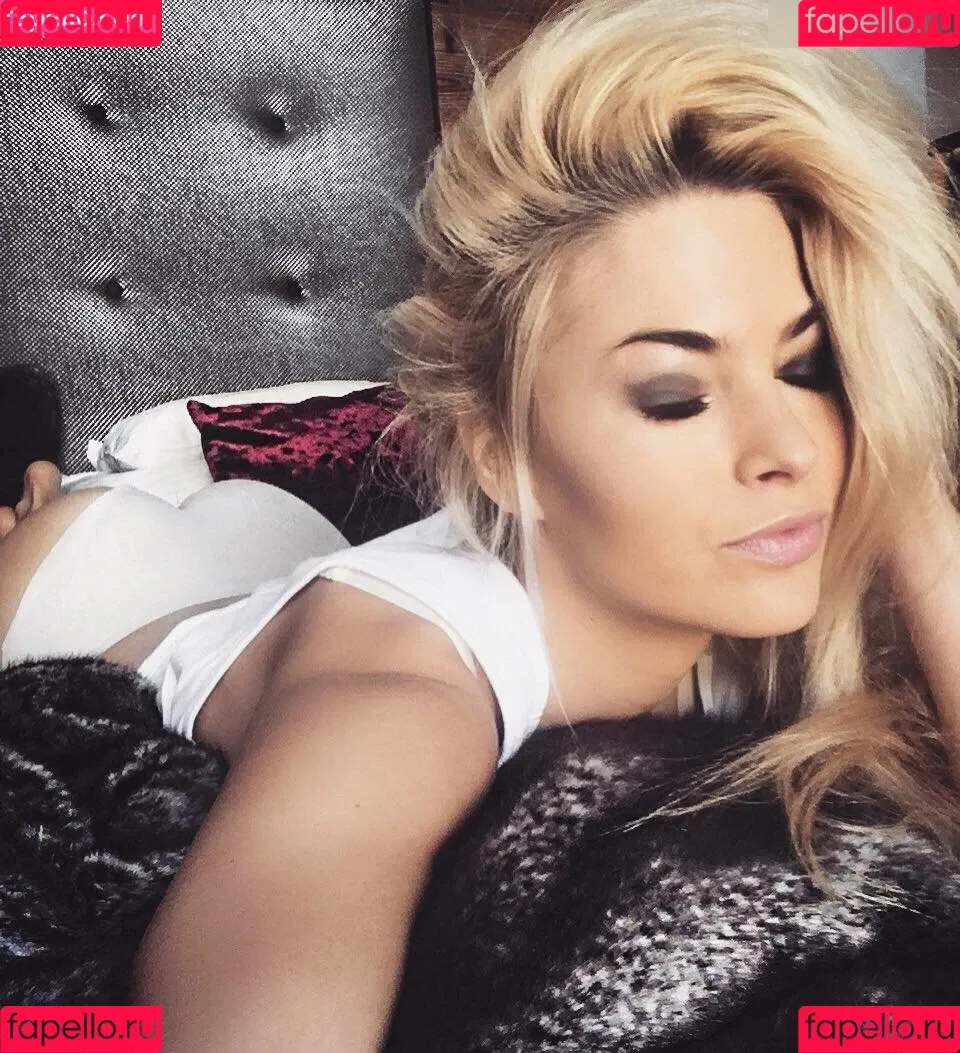 Isi Glück Onlyfans Photo Gallery 