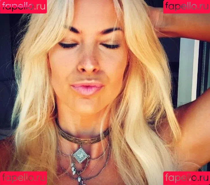 Isi Glück Onlyfans Photo Gallery 