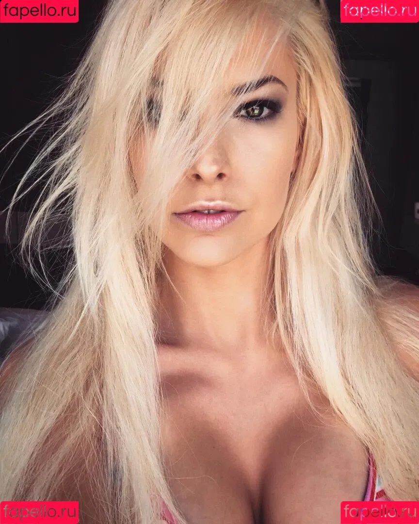Isi Glück Onlyfans Photo Gallery 