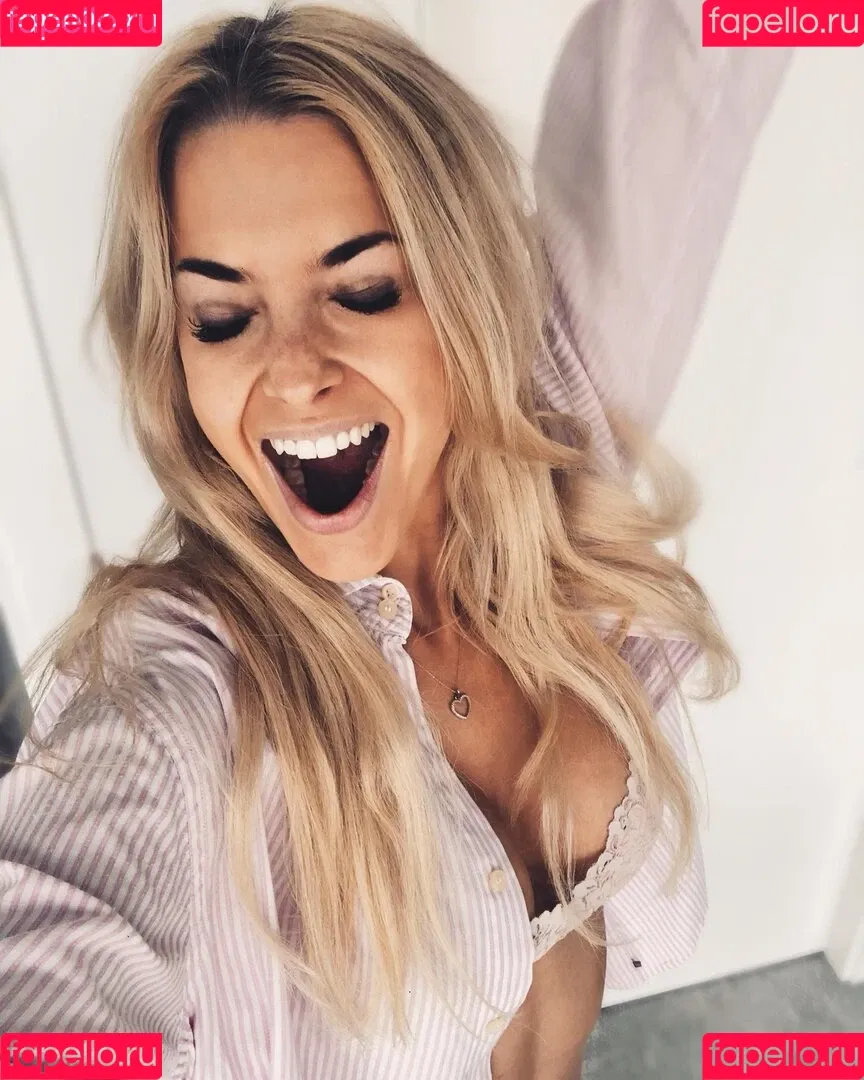 Isi Glück Onlyfans Photo Gallery 
