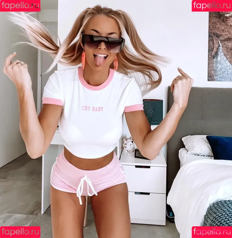 Isi Glück Onlyfans Photo Gallery 