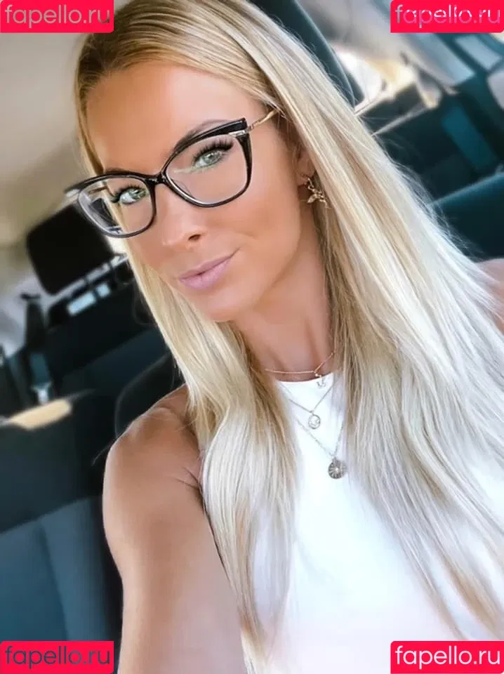 Isi Glück Onlyfans Photo Gallery 