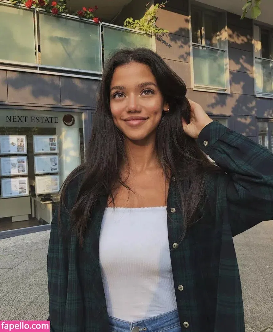 Dina Denoire Onlyfans Photo Gallery 