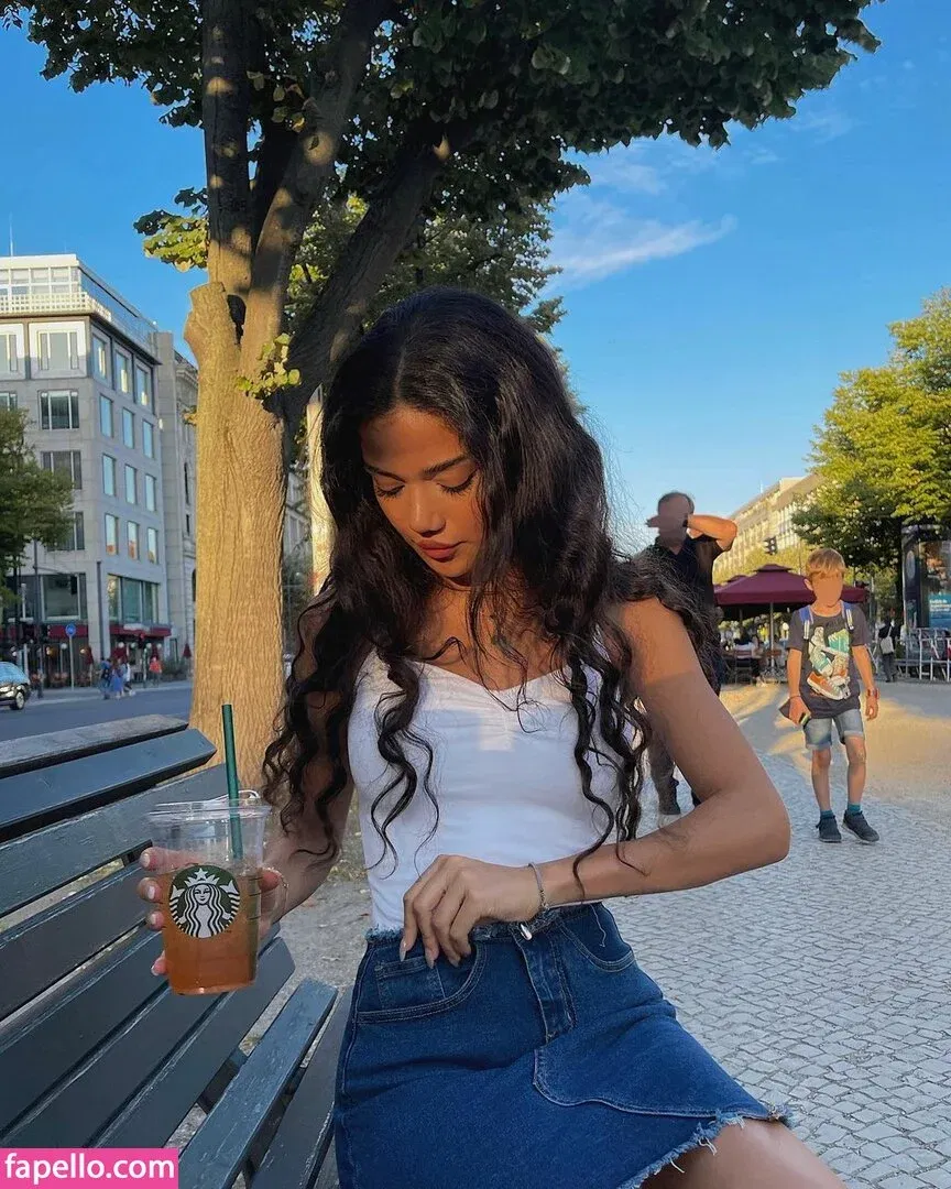 Dina Denoire Onlyfans Photo Gallery 