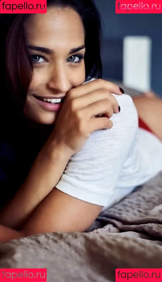 Amira Pocher Onlyfans Photo Gallery 