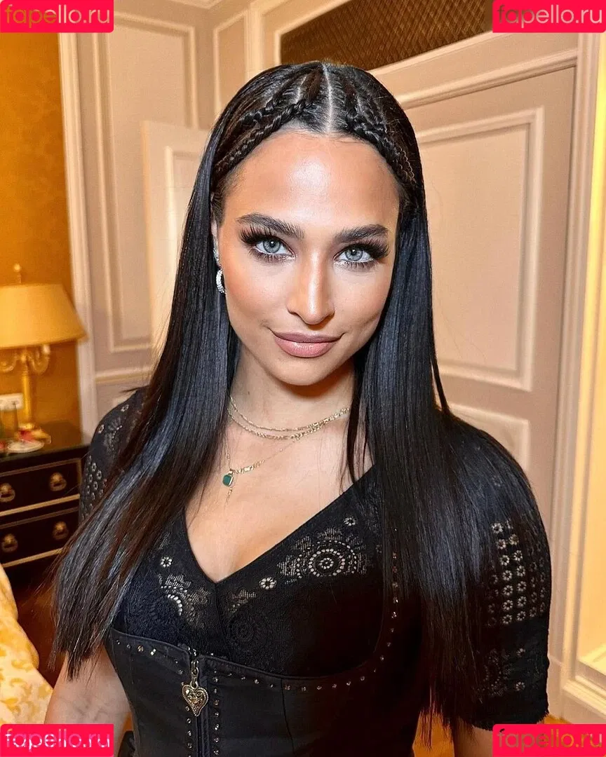 Amira Pocher Onlyfans Photo Gallery 