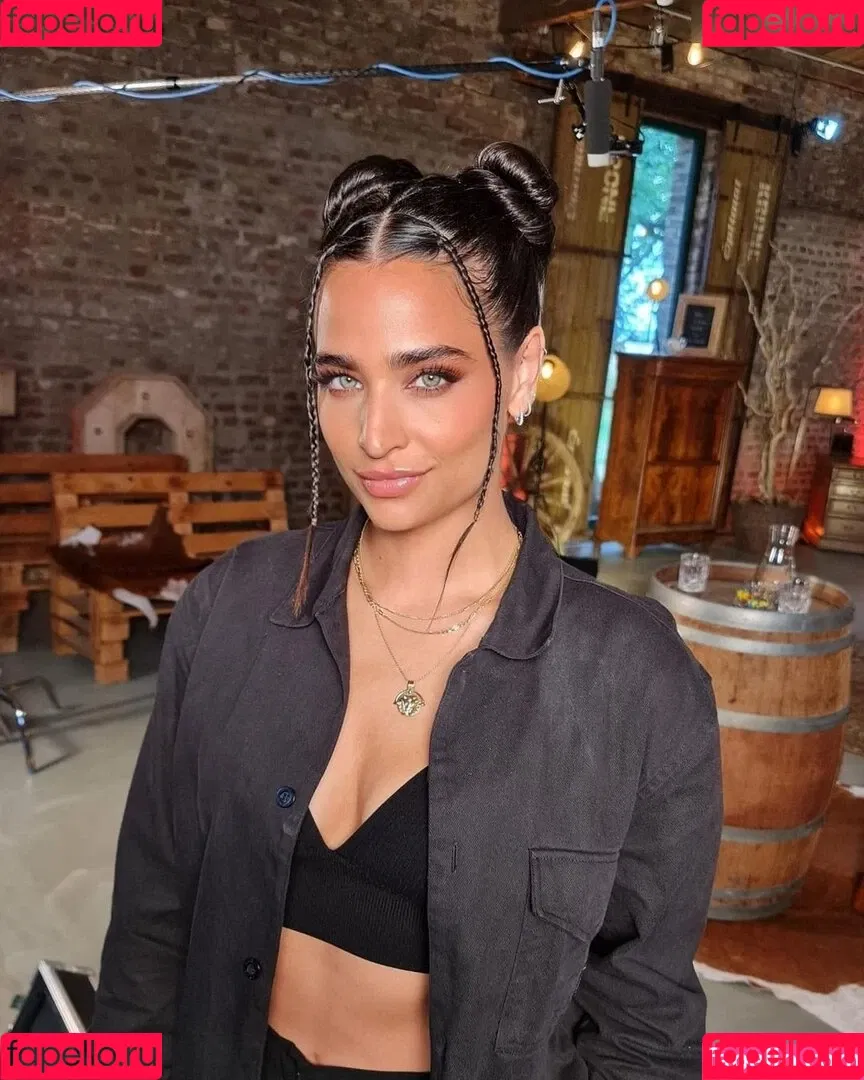 Amira Pocher Onlyfans Photo Gallery 