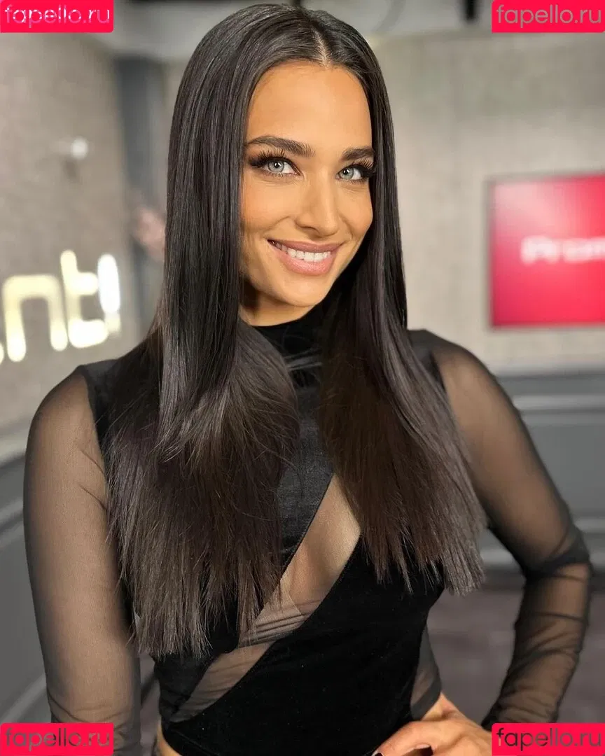 Amira Pocher Onlyfans Photo Gallery 