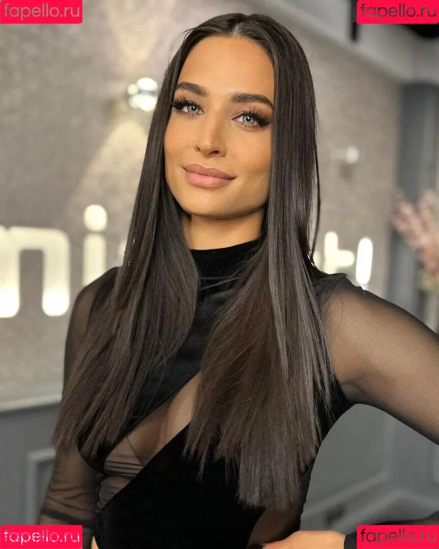 Amira Pocher Onlyfans Photo Gallery 