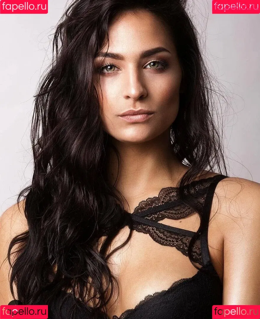 Amira Pocher Onlyfans Photo Gallery 