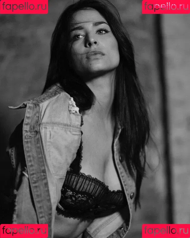 Amira Pocher Onlyfans Photo Gallery 