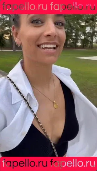 Amira Pocher Onlyfans Photo Gallery 