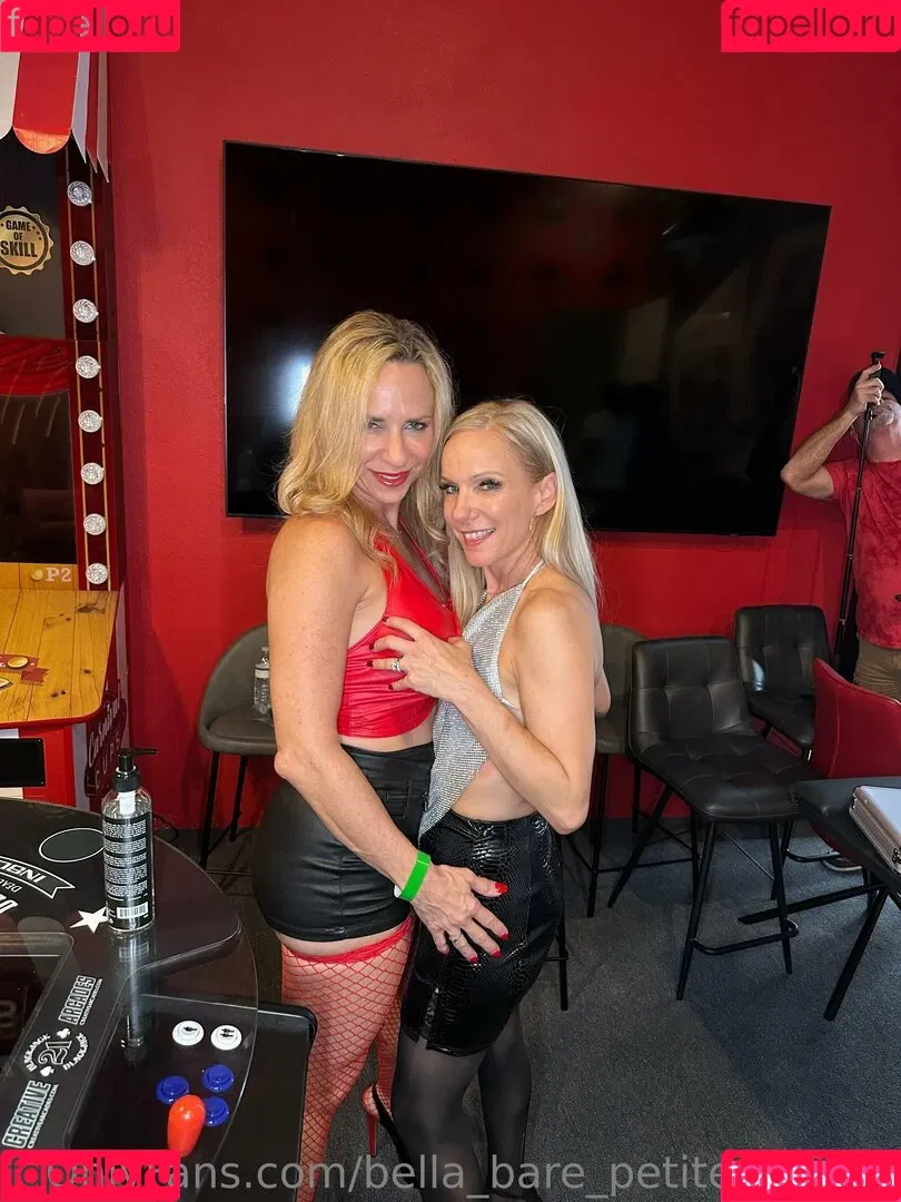 bella_bare_petiteprofxxx Onlyfans Photo Gallery 