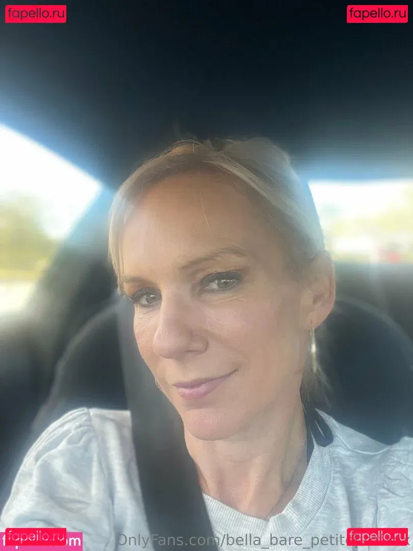 bella_bare_petiteprofxxx Onlyfans Photo Gallery 