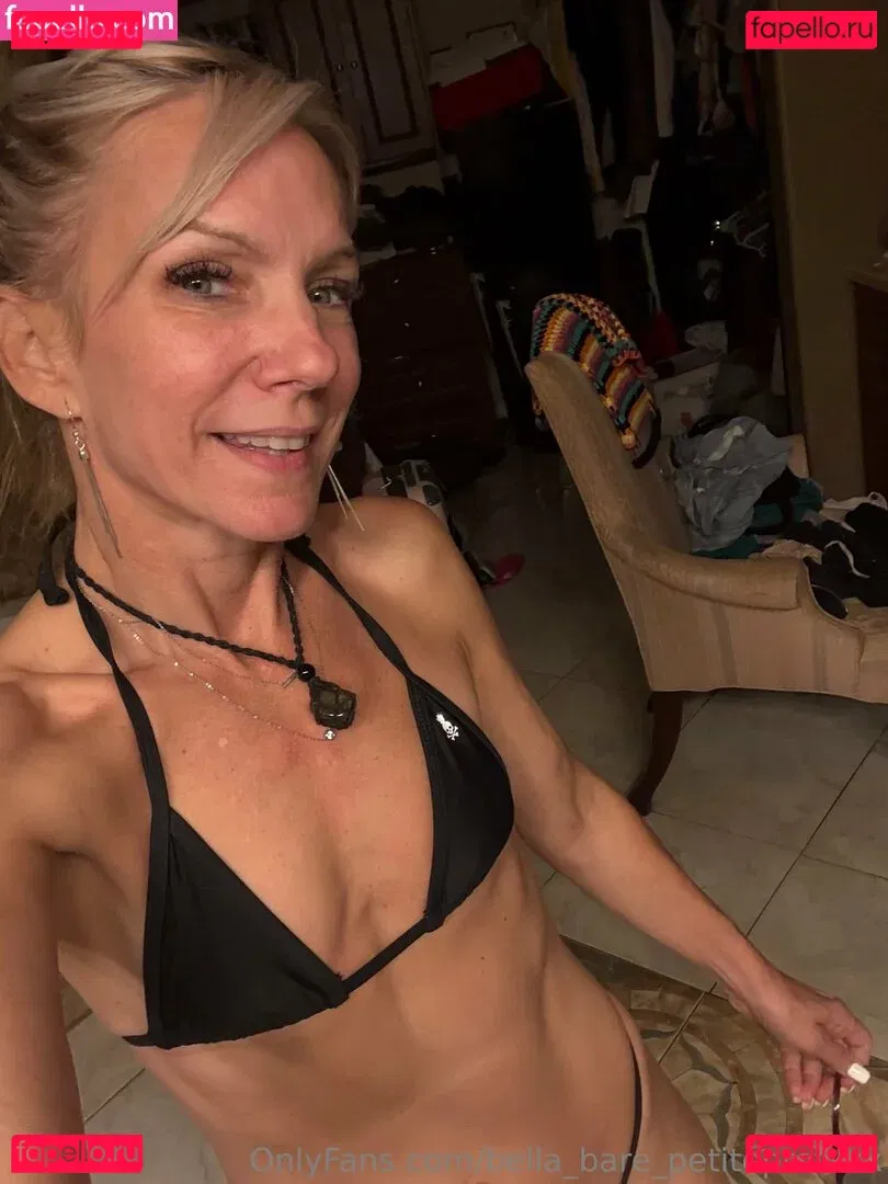 bella_bare_petiteprofxxx Onlyfans Photo Gallery 