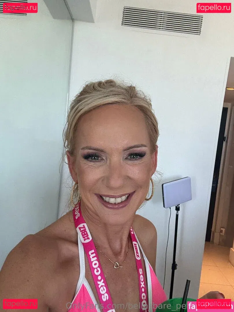 bella_bare_petiteprofxxx Onlyfans Photo Gallery 