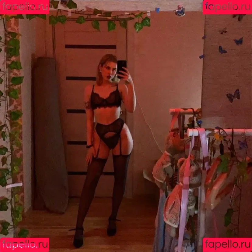 malymvaa Onlyfans Photo Gallery 