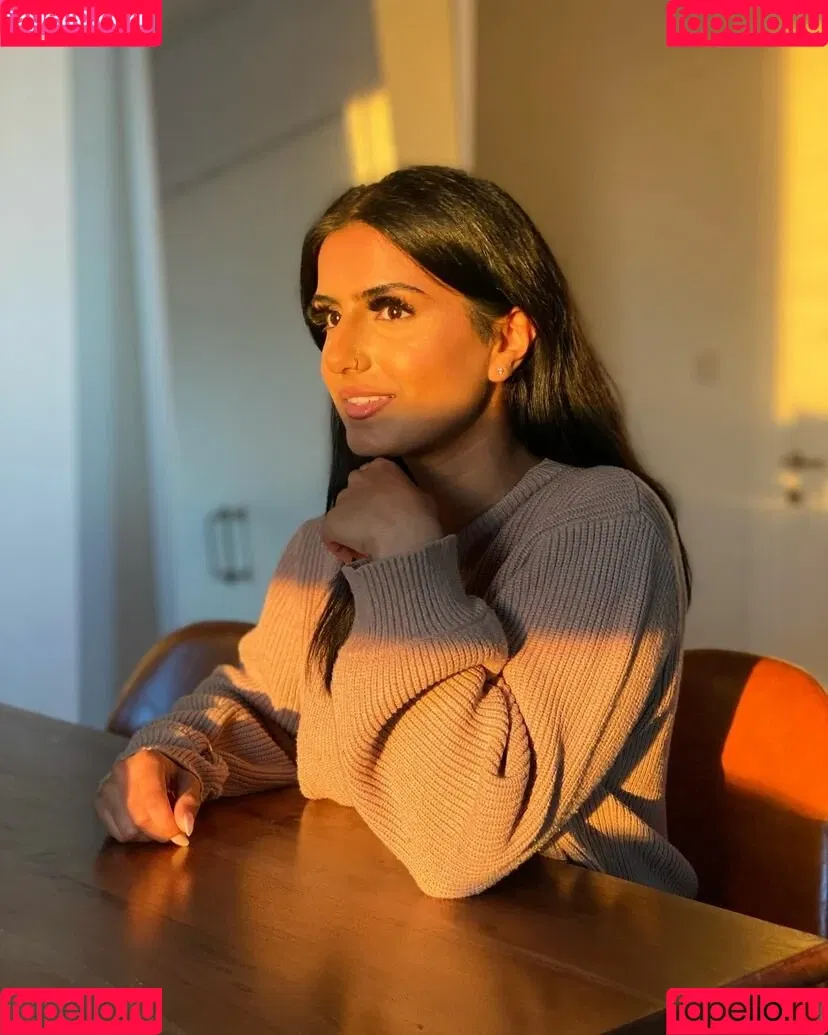 Tindy Kaur Onlyfans Photo Gallery 