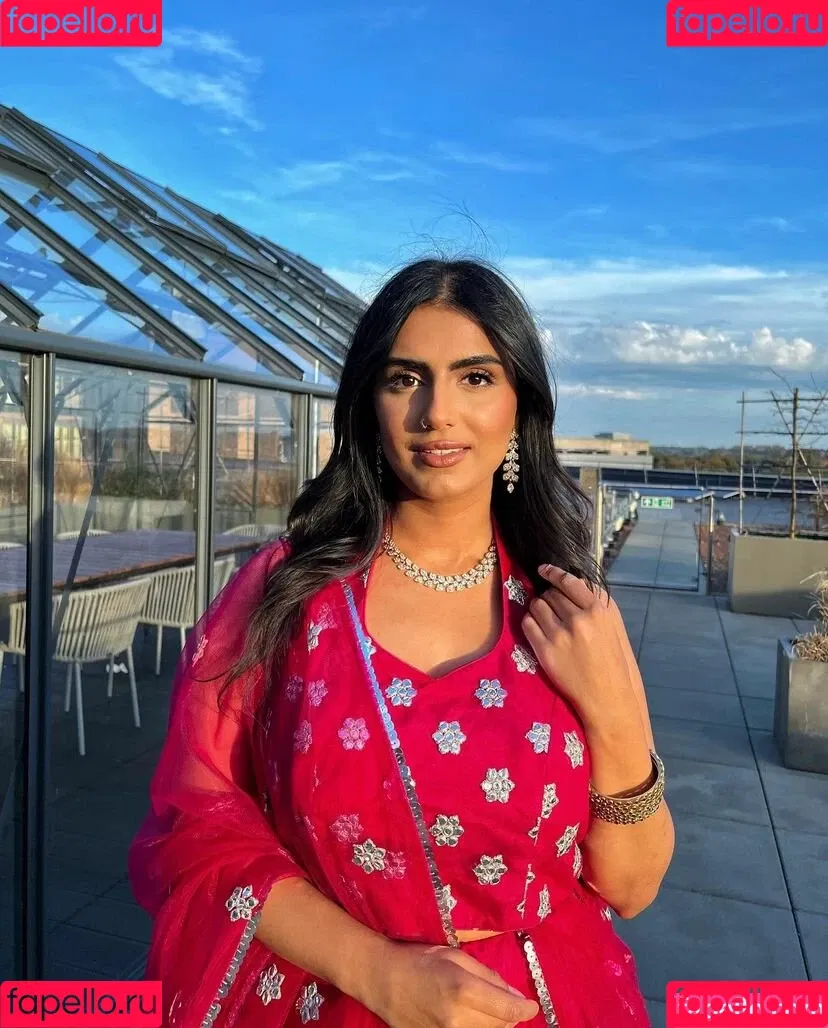 Tindy Kaur Onlyfans Photo Gallery 