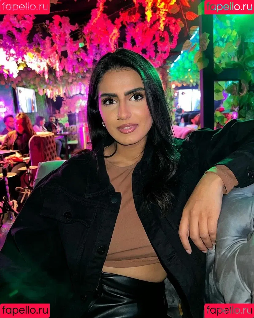 Tindy Kaur Onlyfans Photo Gallery 
