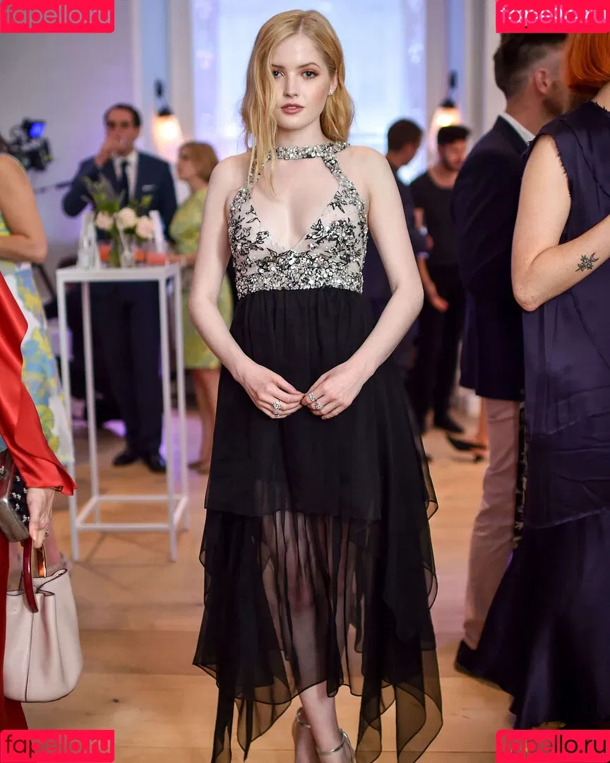 Ellie Bamber Onlyfans Photo Gallery 